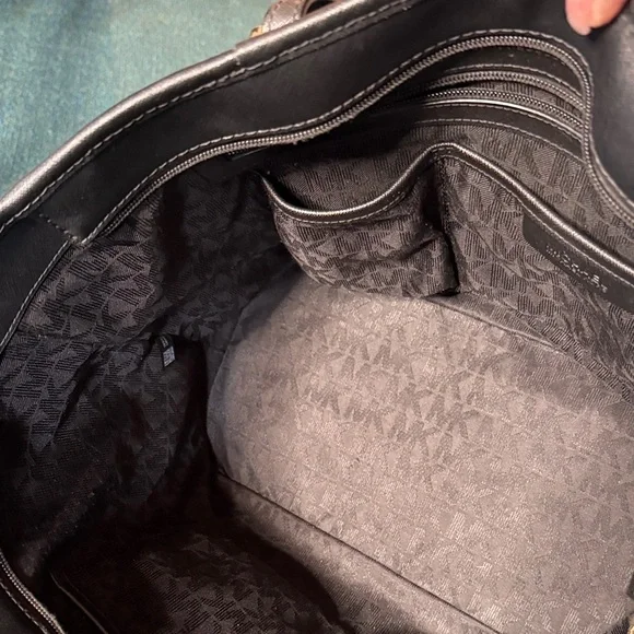 Michael Kors Jet Set Black Leather Tote Bag w/ Gold Logo Charm🌸 - Picture 7 of 12